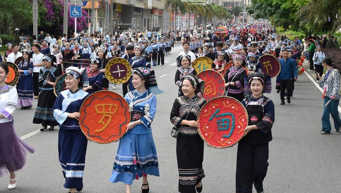 消费县域消费突围;收入;供给;流通